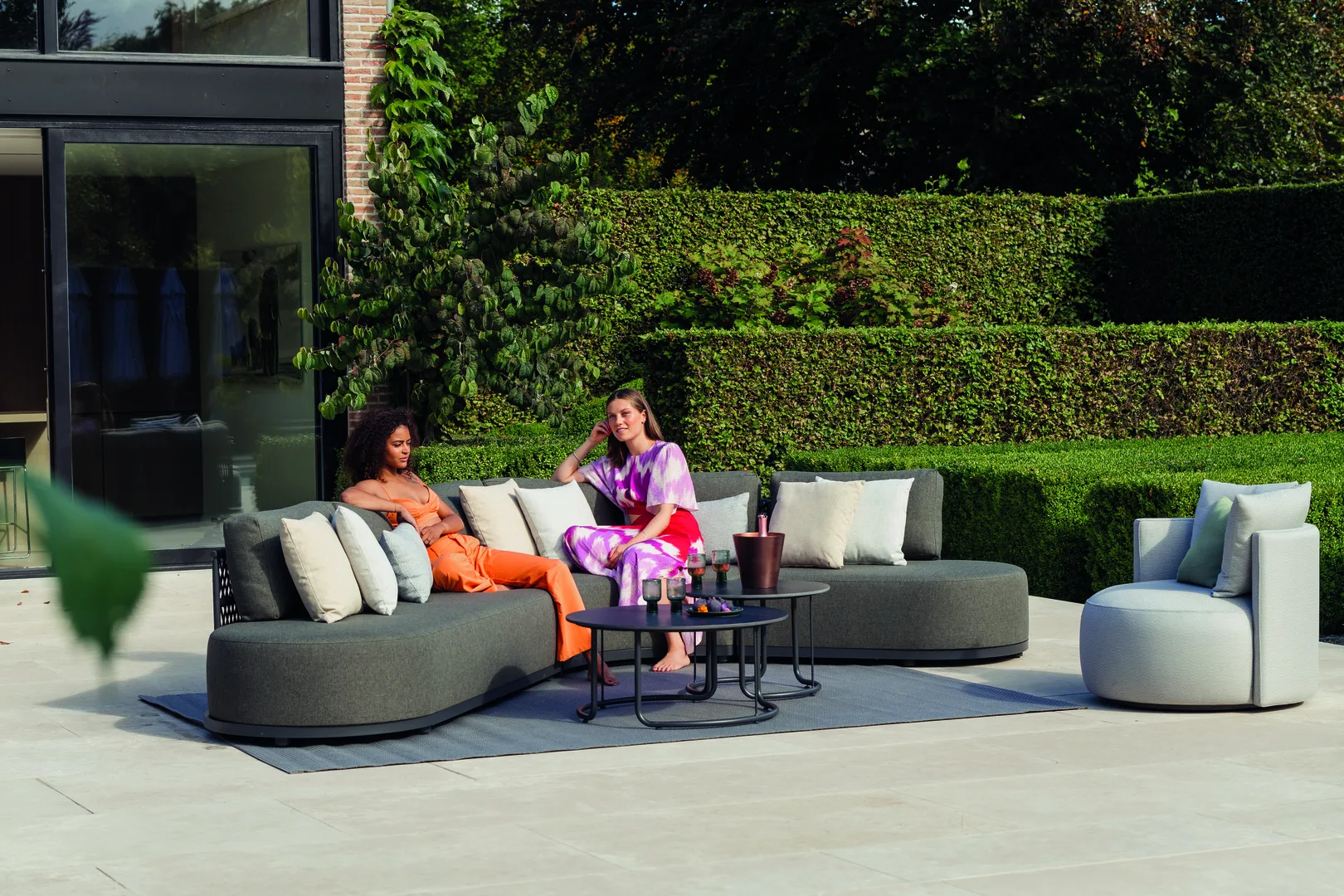 Salon de jardin LAGOS – Salon complet (canapé 2P + unité de coin + fauteuil + 2 tables basses) – Image 3